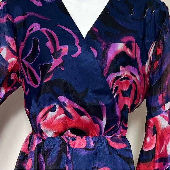 Elegant and sensuous Midi dress - Picture 3 of 10